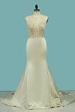 Mermaid/Trumpet Satin Scoop Bridal Dress With Applique Detachable Train