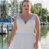 Plus Size Long Exquisite A Line  V-Neck Straps Appliques Sleeveless Lace Up Wedding Dress Rjerdress